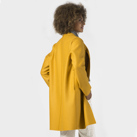 Statement-Mantel von 'Harris Wharf' in Goldgelb