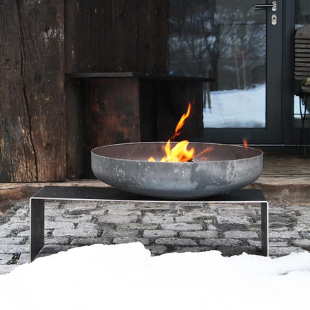 Feuerschale mit Stahlbank