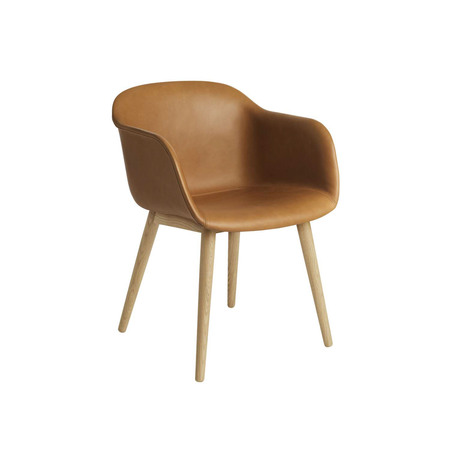 Muuto Gepolsterter Armlehnstuhl 'Fiber'  Cognac Leder / Eiche