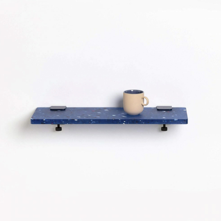 Wandregal aus recyceltem Kunststoff