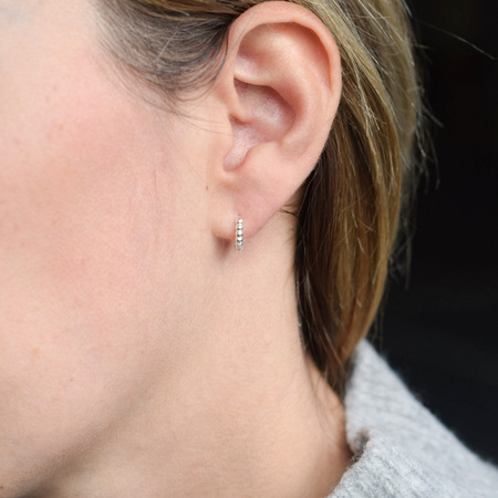 Yoshiki Kleine Hoops mit Punkten von 'Yoshiki' Sterlingsilber 