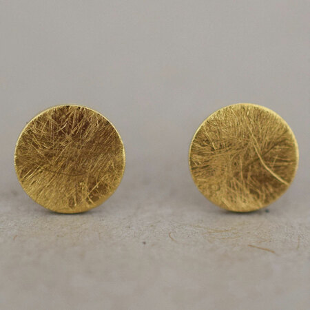 Runde Ohrringe mit gebürsteter Oberfläche