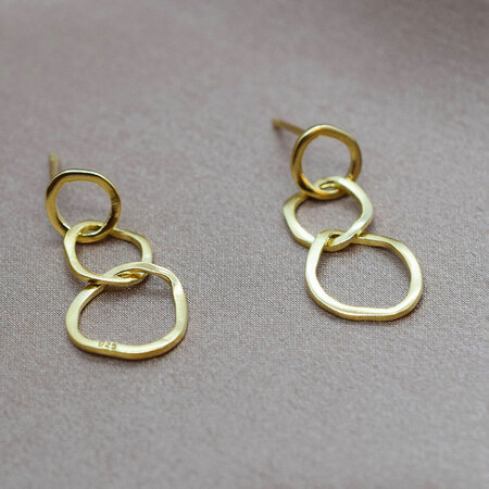 Yoshiki Ohrring 'Triple Twist' von Yoshiki Goldplattiertes Sterlingsilber