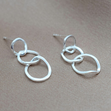 Yoshiki Ohrring 'Triple Twist' von Yoshiki Goldplattiertes Sterlingsilber
