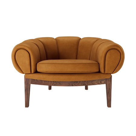 Gubi Croissant Lounge Chair Walnuss geölt, Cognac 1708 - Chamois Leder