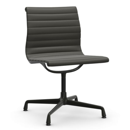 Vitra Aluminium Chair EA 101 nicht drehbar  Umbragrau 61 - Leder Premium F, Tiefschwarz 12 pulverbeschichtet (struktur), Filzgleiter für Hartboden 05