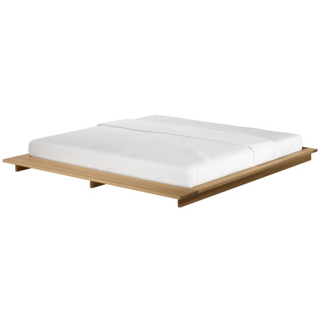 Objekte unserer Tage  Faro Bett von Objekte unserer Tage  Solid waxed oak, B: 200 cm / L: 200 cm