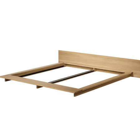 Objekte unserer Tage Faro Bett Mit Kopfteil von Objekte unserer Tage   Solid waxed oak, B: 200 cm / L: 200 cm