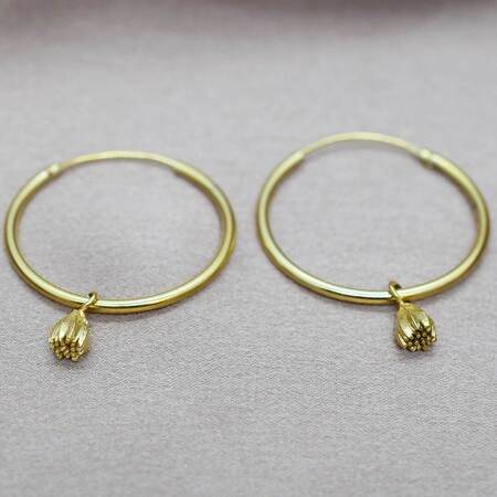 Yoshiki Hoops Tiny Bellflower von Yoshiki Gold