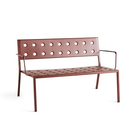 HAY Living Lounge Gartenbank mit Armlehne Balcony von Hay Iron Red