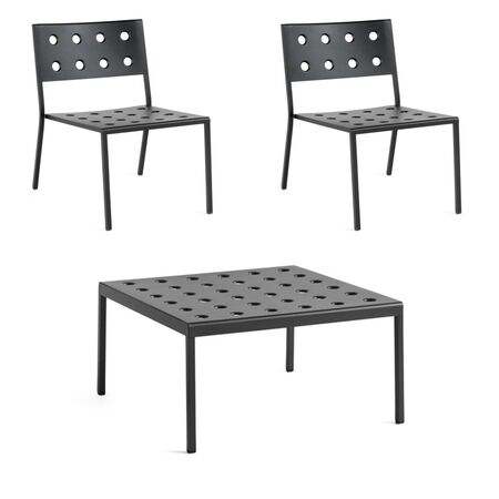 Balcony im Lounge Set mit Lounge Chairs und Beistelltisch von Hay