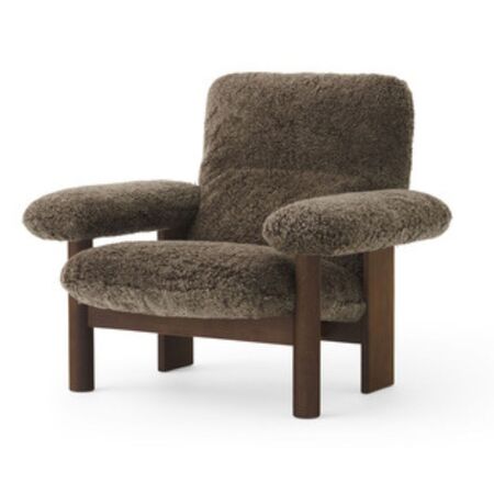Audo Furniture Brasilia Lounge Chair von Audo Copenhagen Sheepskin Root, Eiche dunkel gebeizt