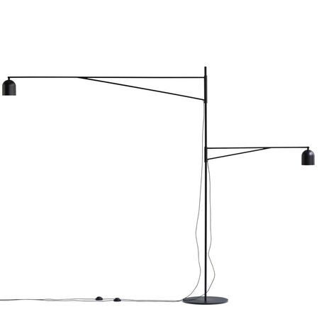 Karakter Stehleuchte Awkward von Karakter Black