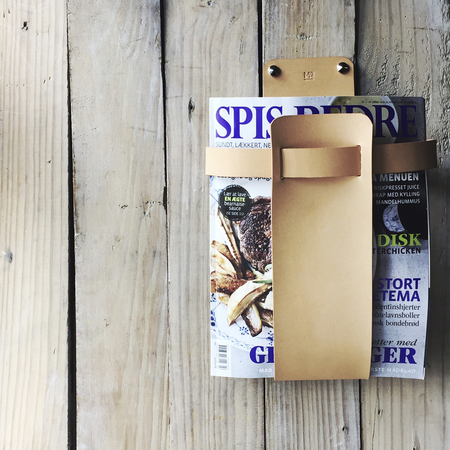 Schöner Magazinhalter aus Leder