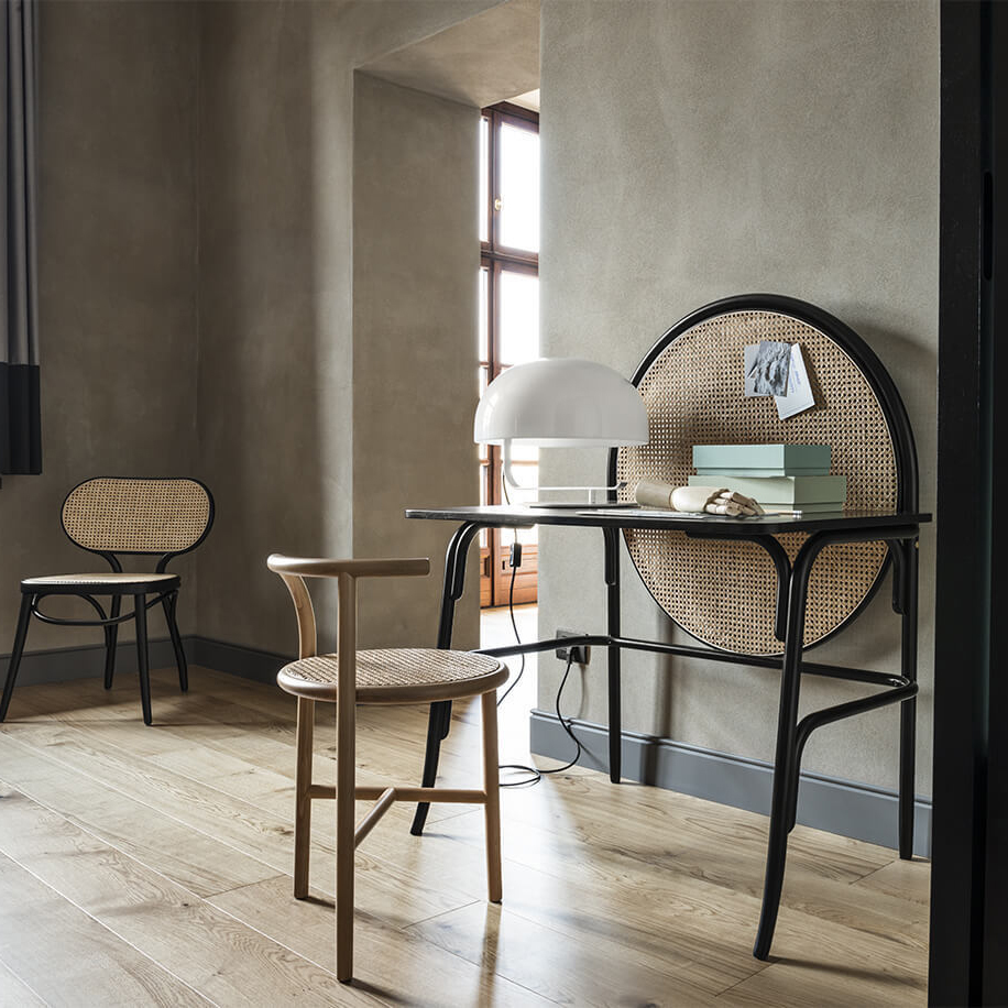 Elegantes Homeoffice mit Geflecht