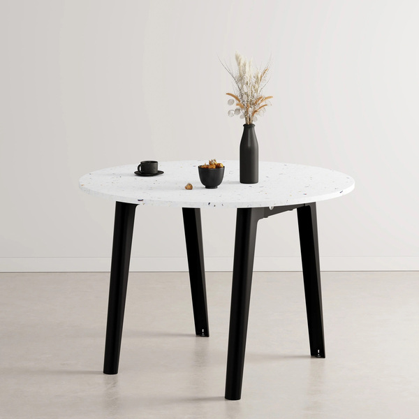Round dining table New Modern made of recycled plastic