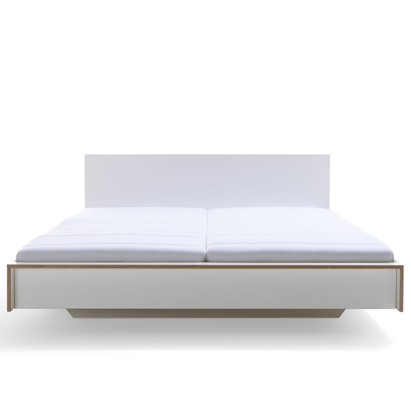 Schlichtes Bett Flai mit Kopfteil