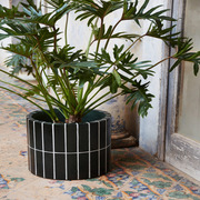 Blumentopf Pillar Plant Pot von Ferm Living