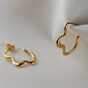 Hoops Waved by Yoshiki