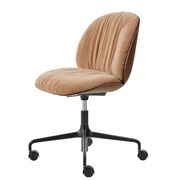 Meeting Stuhl mit Frontpolsterung Beetle Soft von Gubi